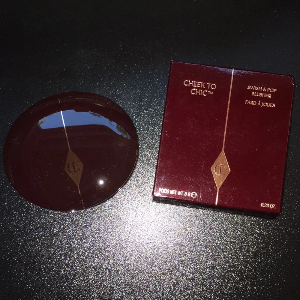 Charlotte Tilbury Cheek to Chic Blush - color Sex on Fire with cosmetic bag